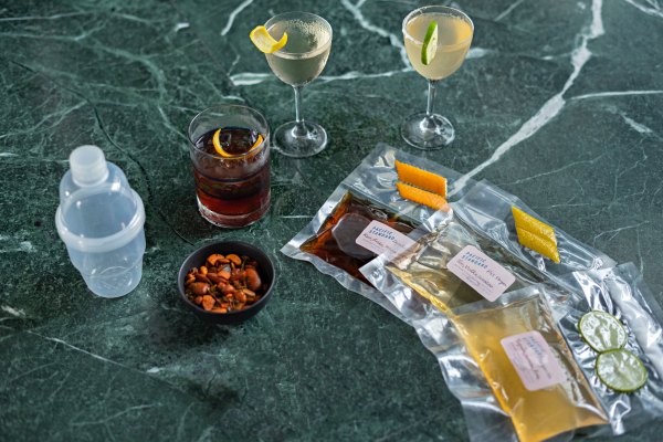 Pacific Standard Bar Opens Take Home Drinks Service